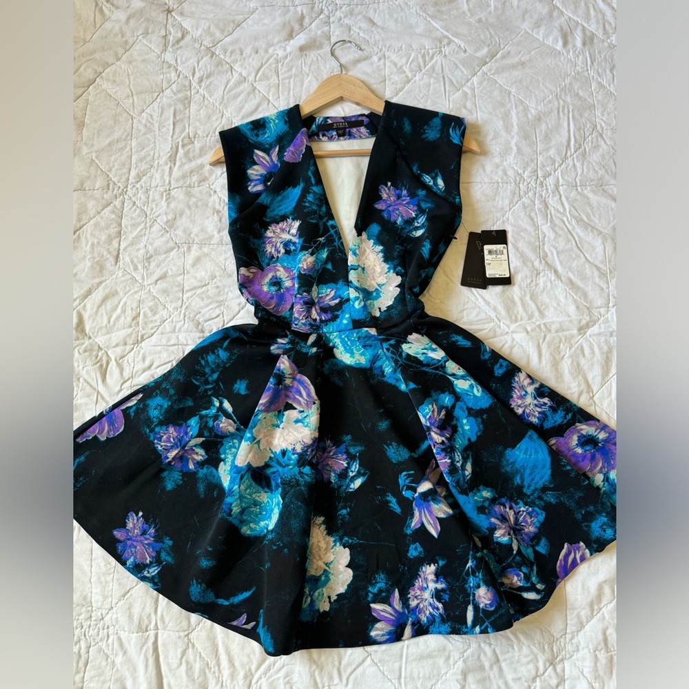 GUESS Low-cut Floral mini dress size SMALL